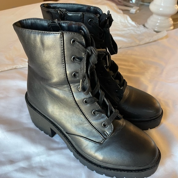 Universal Thread | Chunky Heel Combat Boot - Picture 2 of 5